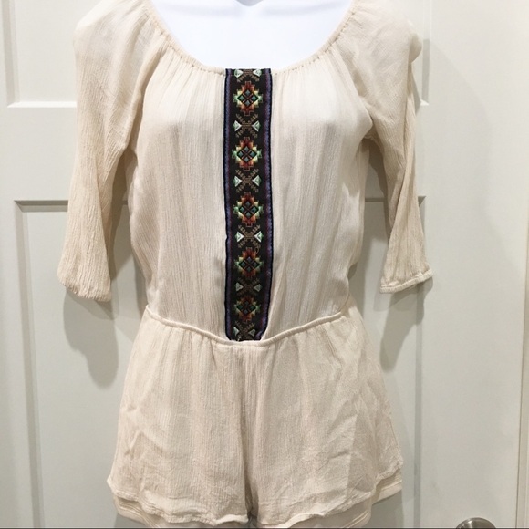 BLU Pepper Francesca’s Collection Aztec Romper off white shorts size small - Picture 2 of 7